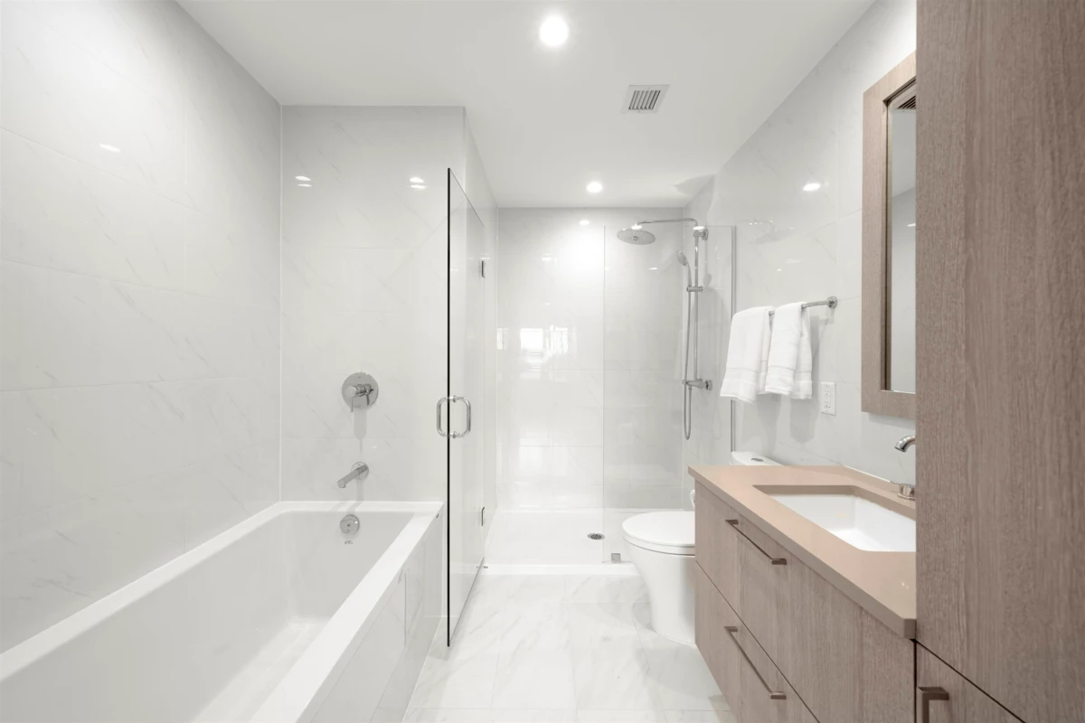 Hallway Photo of 116 747 E 3rd Street, North Vancouver, BC