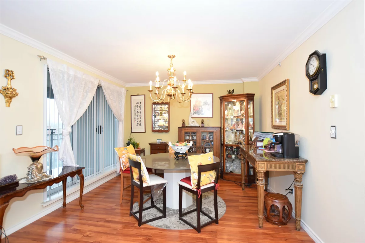 Kitchen Island Photo of 1105 1180 Pinetree Way, Coquitlam, BC