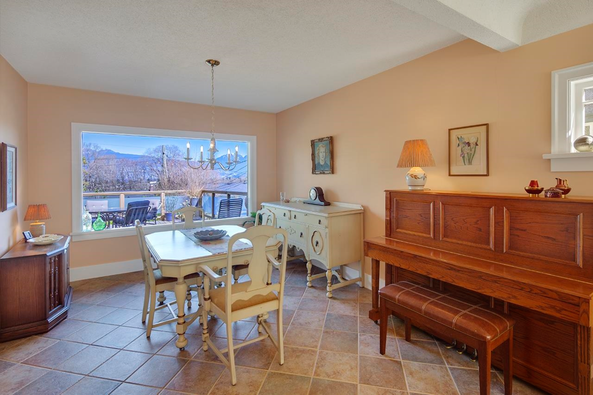 Entry Foyer Photo of 3657 W 14th Avenue, Vancouver, BC
