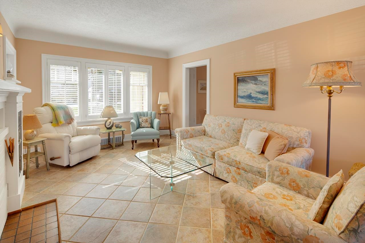 Guest Bathroom Photo of 3657 W 14th Avenue, Vancouver, BC