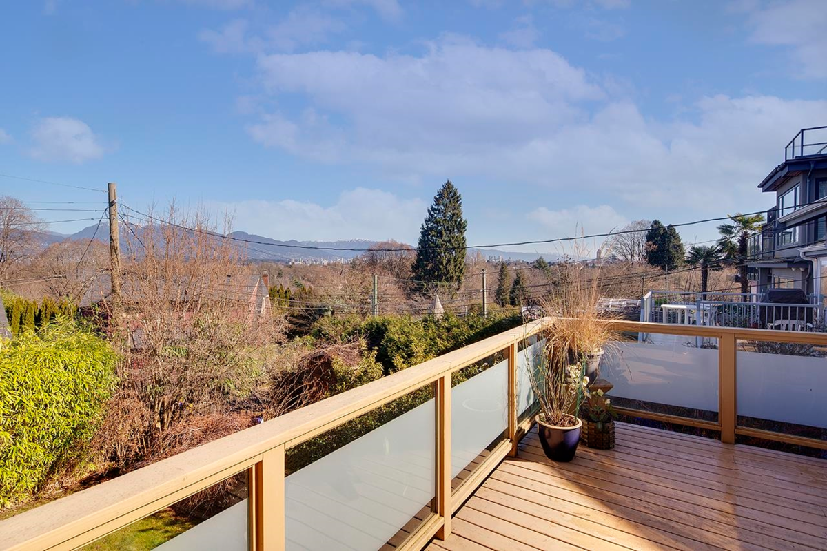 Kitchen Island Photo of 3657 W 14th Avenue, Vancouver, BC
