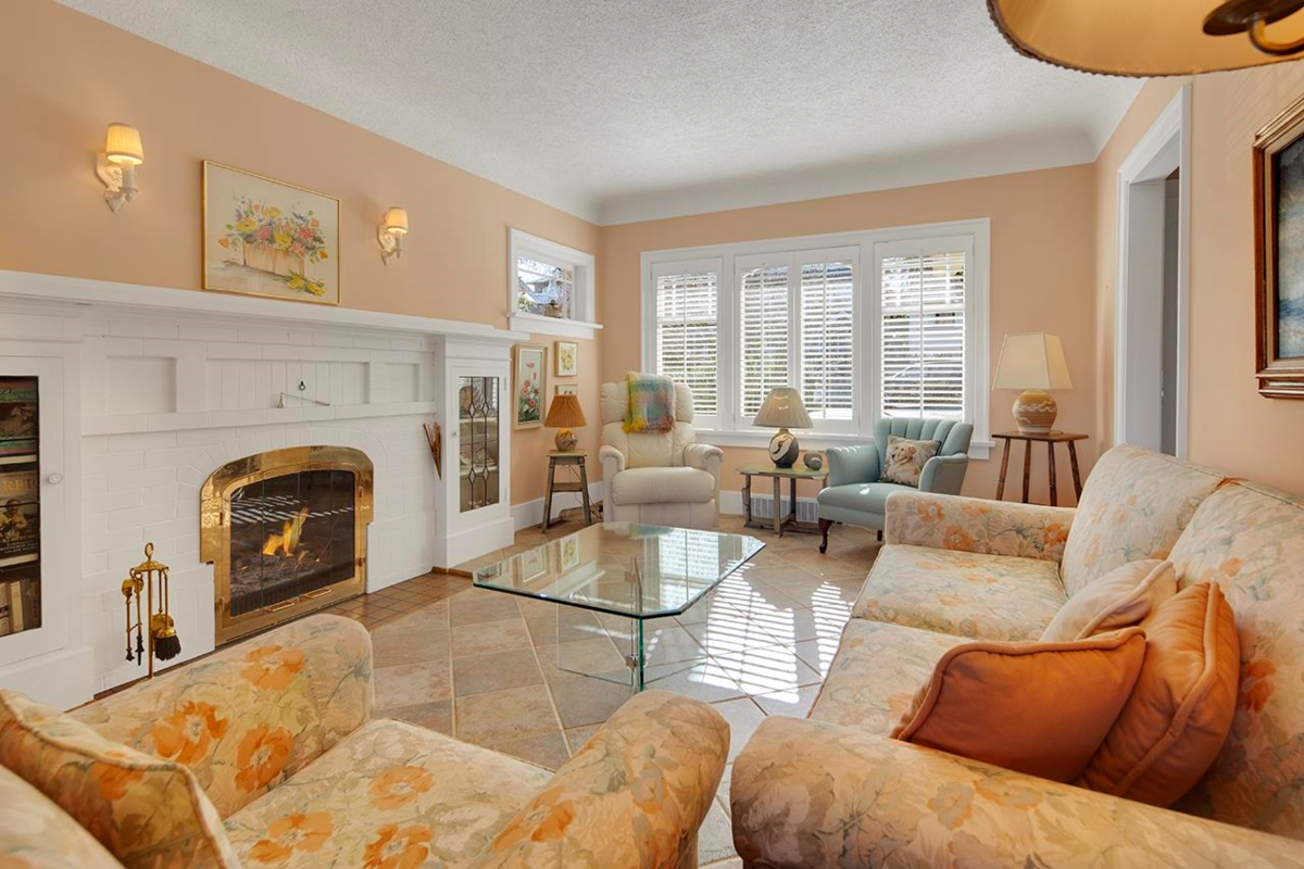 Powder Room Photo of 3657 W 14th Avenue, Vancouver, BC