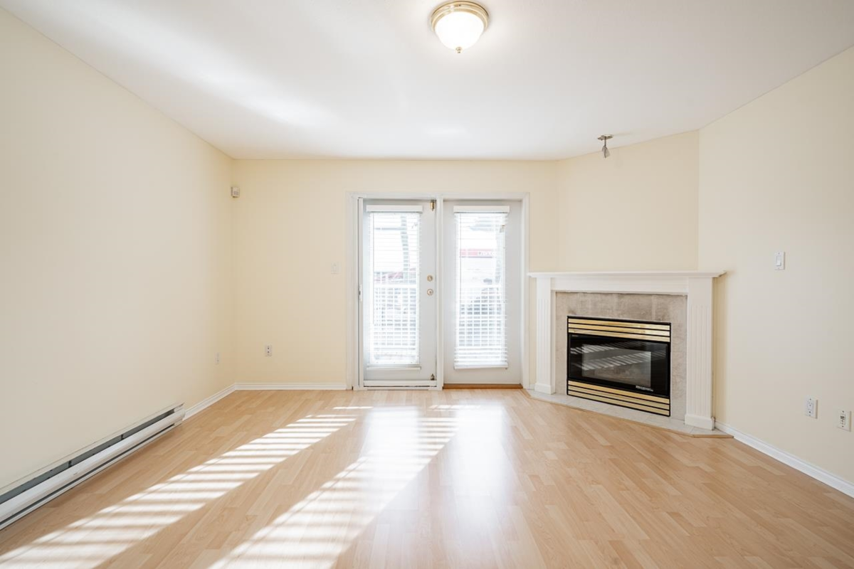 Dining Area Photo of 103 624 Agnes Street, New Westminster, BC