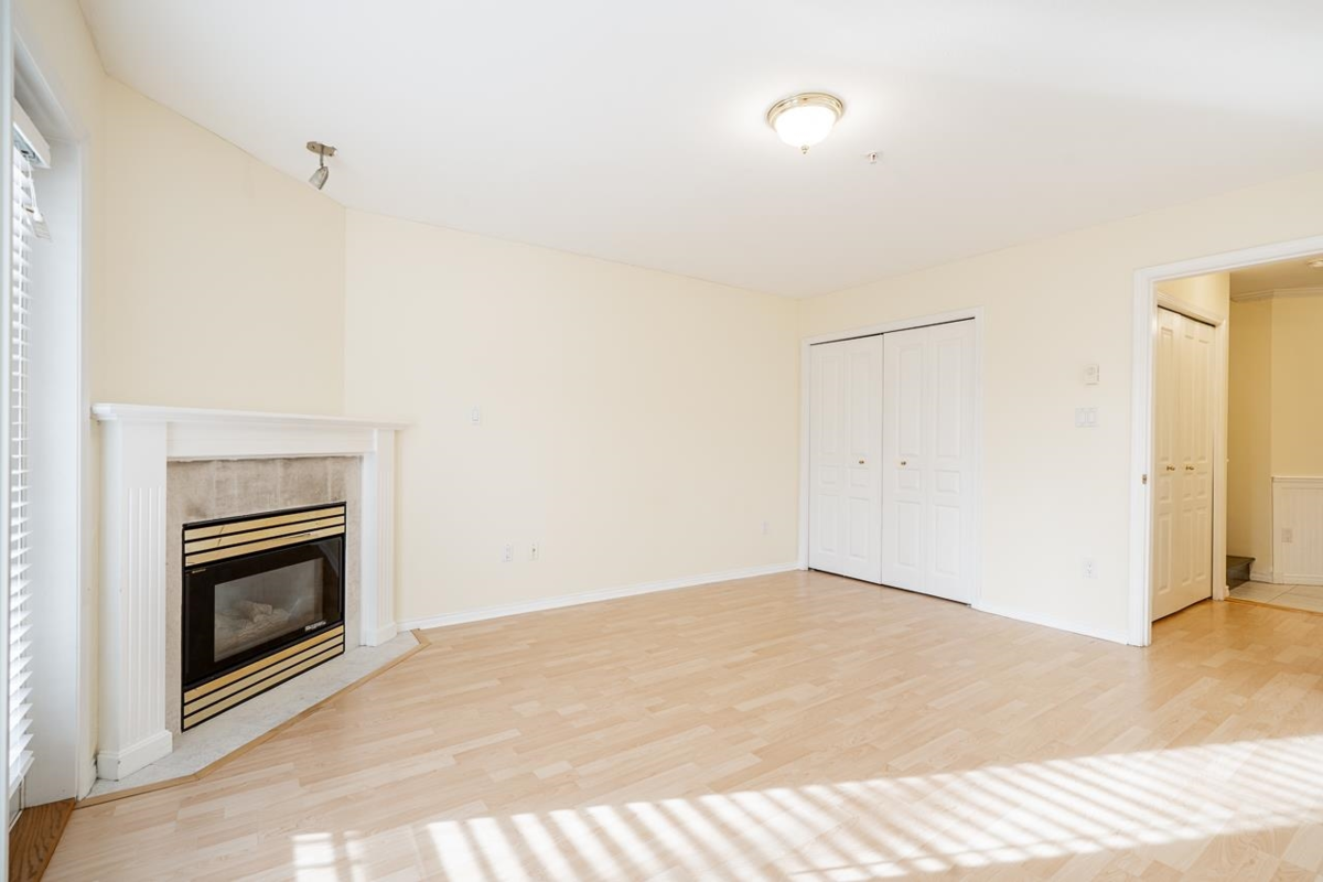 Kitchen Island Photo of 103 624 Agnes Street, New Westminster, BC