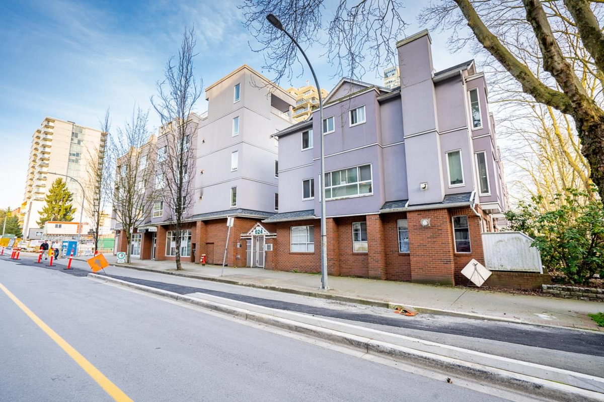 Living Room Photo of 103 624 Agnes Street, New Westminster, BC