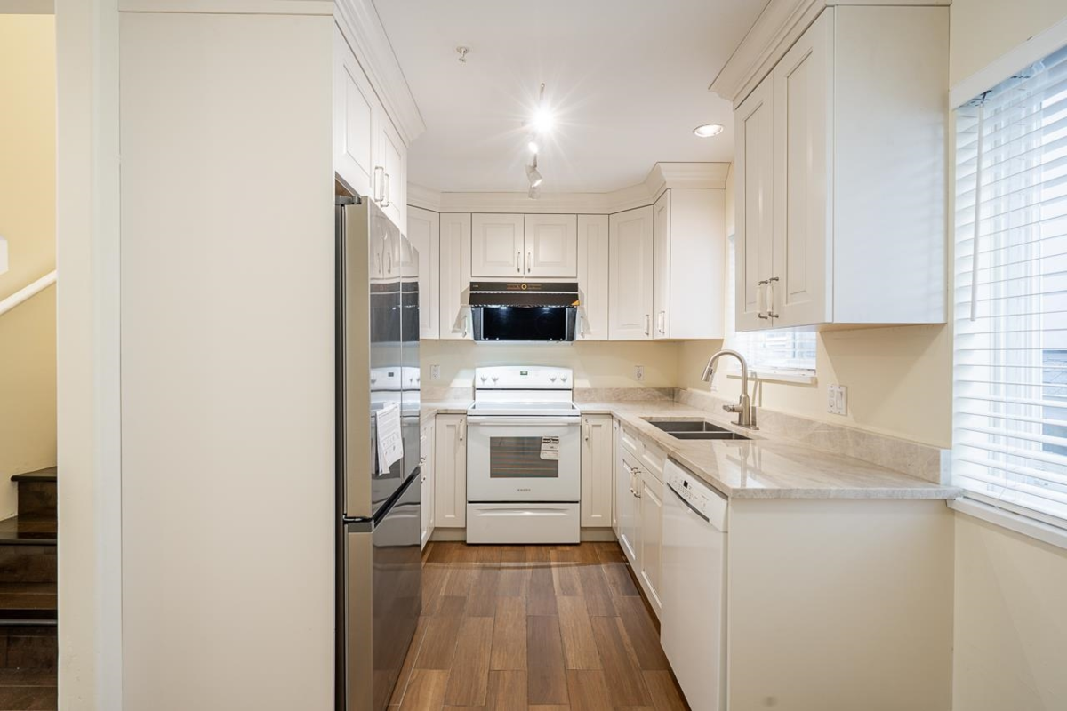 Mudroom Photo of 103 624 Agnes Street, New Westminster, BC