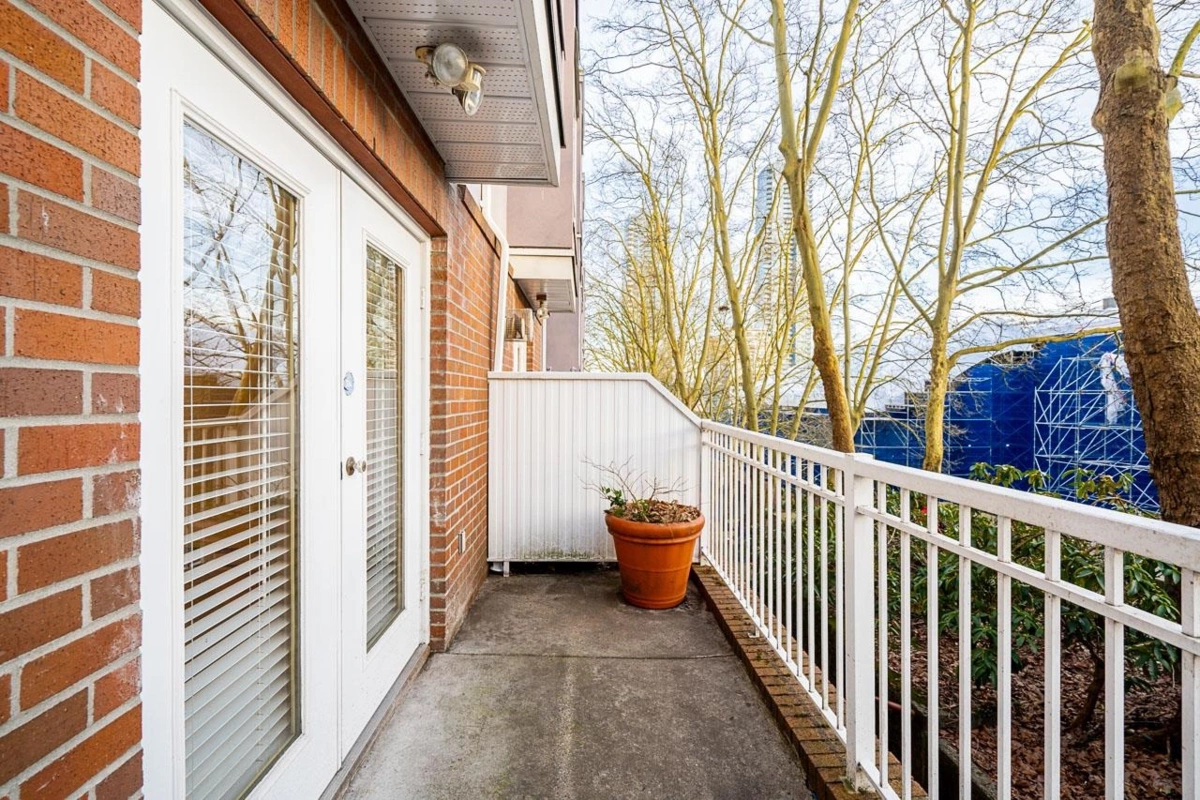 Powder Room Photo of 103 624 Agnes Street, New Westminster, BC