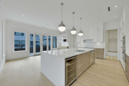 Kitchen Island Photo of 19716 32a Avenue, Langley, BC
