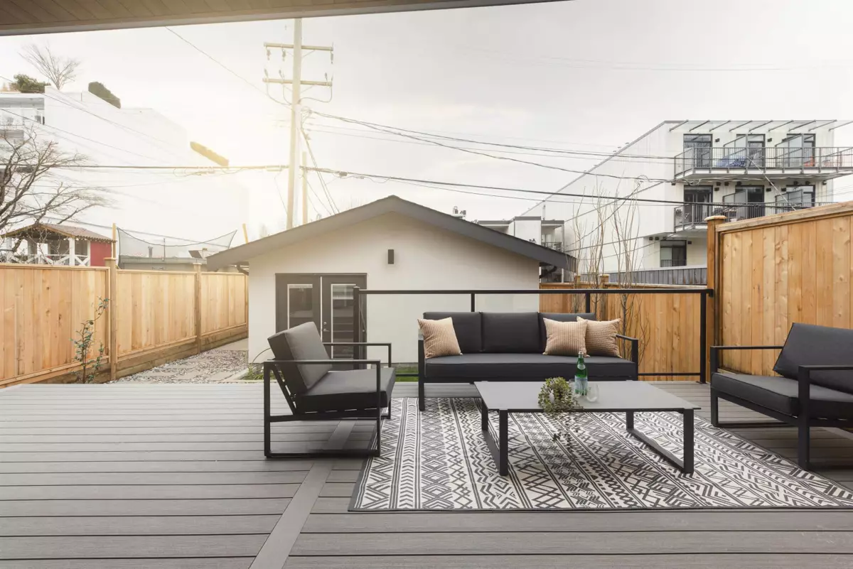 Hallway Photo of 2 735 E 10th Avenue, Vancouver, BC