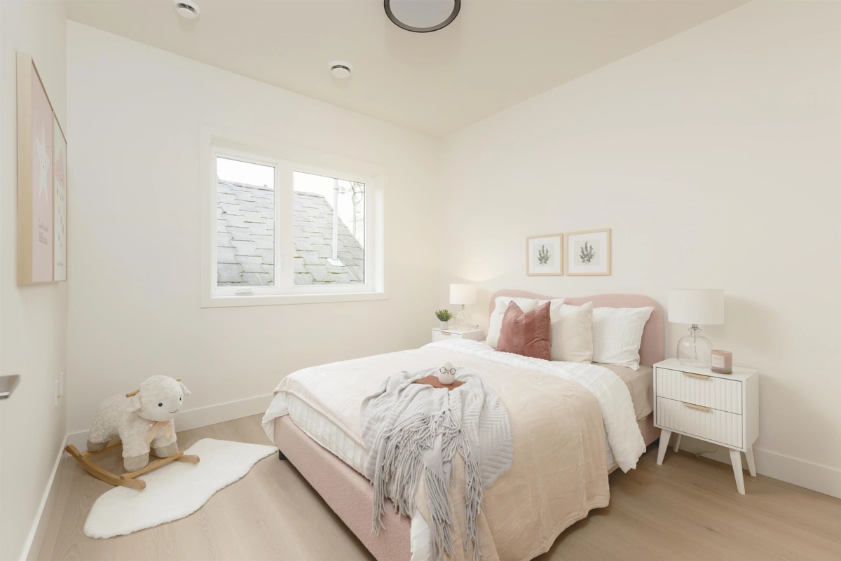 Mudroom Photo of 2 735 E 10th Avenue, Vancouver, BC
