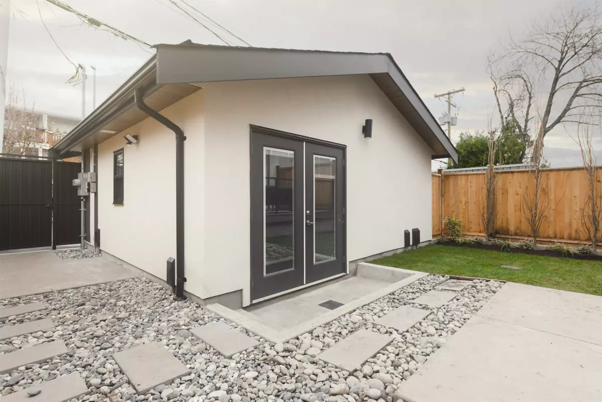 Outdoor Patio Photo of 2 735 E 10th Avenue, Vancouver, BC