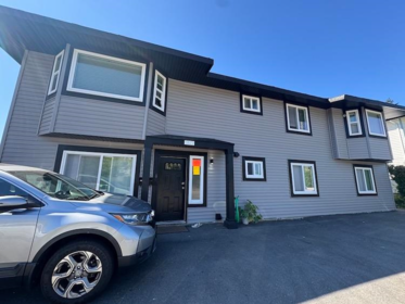 Front Yard Photo of 13572 68 Avenue, Surrey, BC
