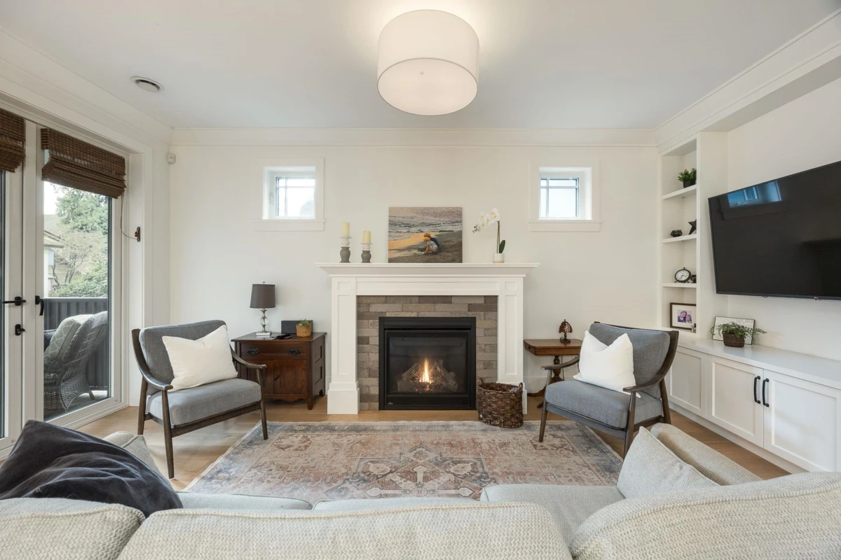 Family Room Photo of 220 Sixth Avenue, New Westminster, BC