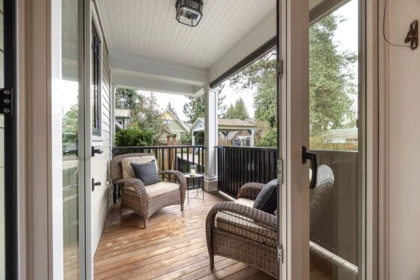 Kitchen Photo of 220 Sixth Avenue, New Westminster, BC