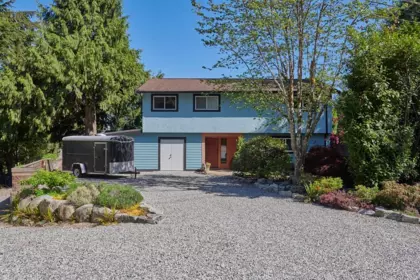 1454 Davidson Road, Gibsons, BC, Gibsons — Single Family Residence for sale
