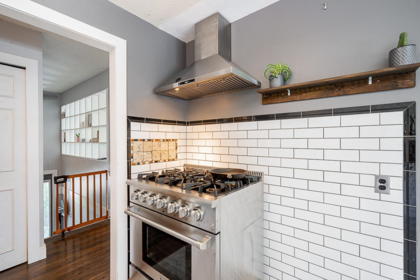 Kitchen Photo of 17223 61b Avenue, Surrey, BC