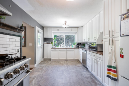 17223 61b Avenue, Surrey, BC, Surrey — Single Family Residence for sale