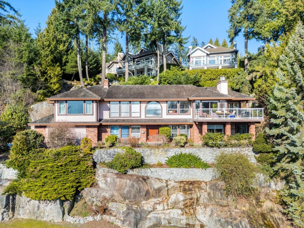 Family Room Photo of 4815 Headland Close, West Vancouver, BC