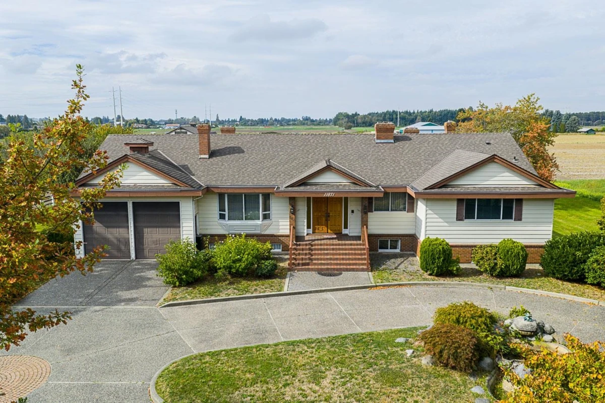 Family Room Photo of 11871 No. 3 Road, Richmond, BC