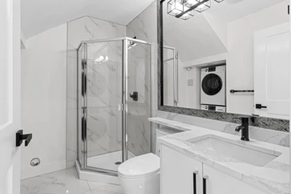 Powder Room Photo of 333 E 64th Avenue, Vancouver, BC