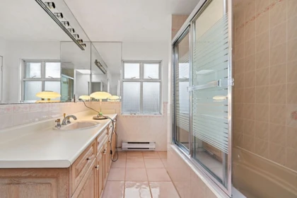 Breakfast Nook Photo of 1042 W 48th Avenue, Vancouver, BC