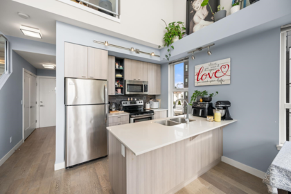 Kitchen Island Photo of 314 3080 Gladwin Road, Abbotsford, BC