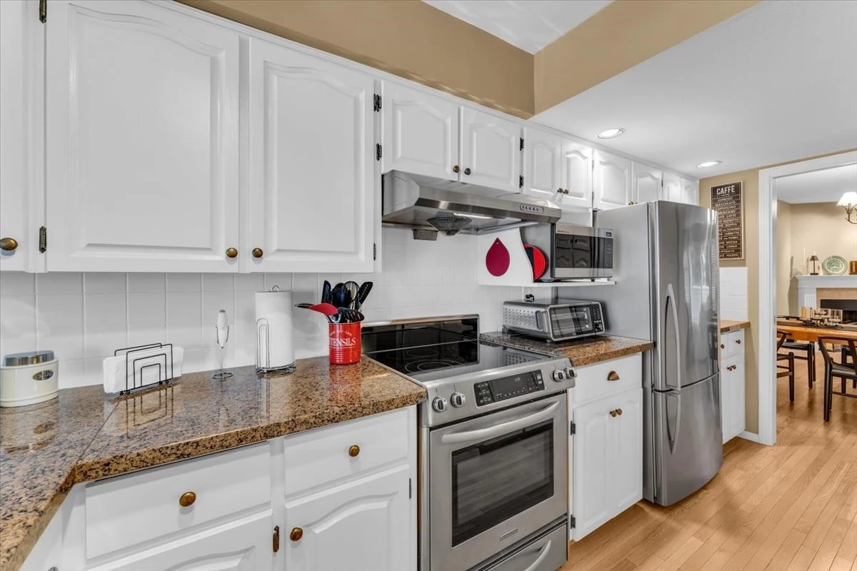 Family Room Photo of 25 10045 154 Street, Surrey, BC