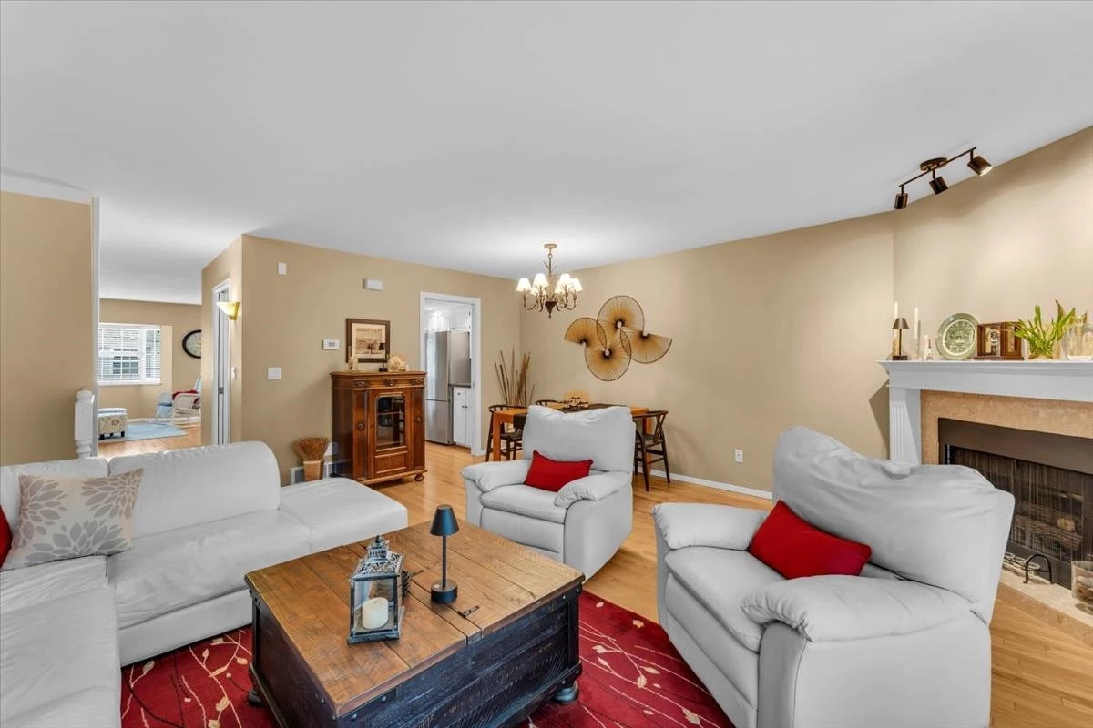 Living Room Photo of 25 10045 154 Street, Surrey, BC