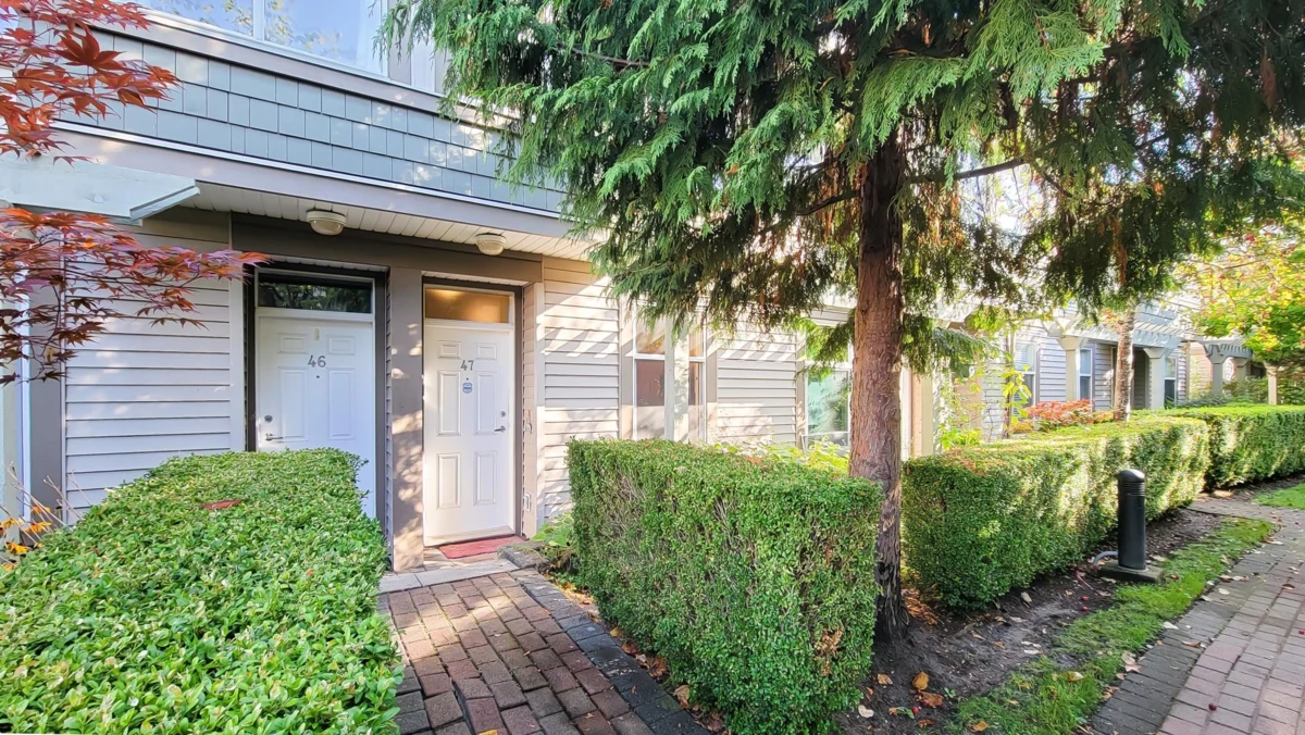 Living Room Photo of 47 15353 100 Avenue, Surrey, BC