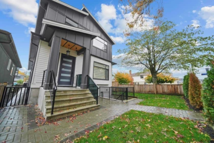 2995 E 17th Avenue, Vancouver, BC, Vancouver — Half Duplex for sale