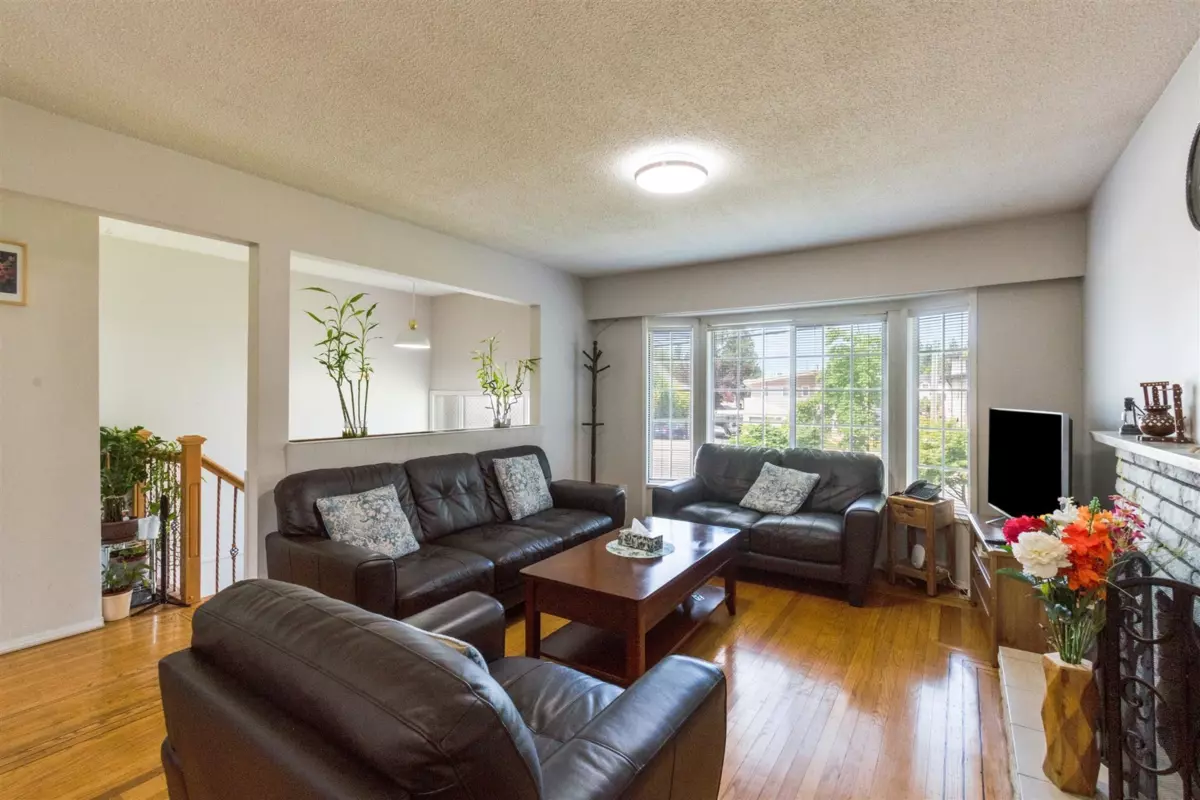 Living Room Photo of 8082 112 Street, Delta, BC
