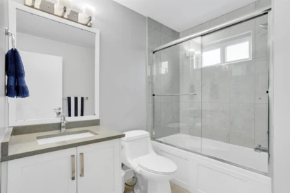 Hallway Photo of 12991 59 Avenue, Surrey, BC