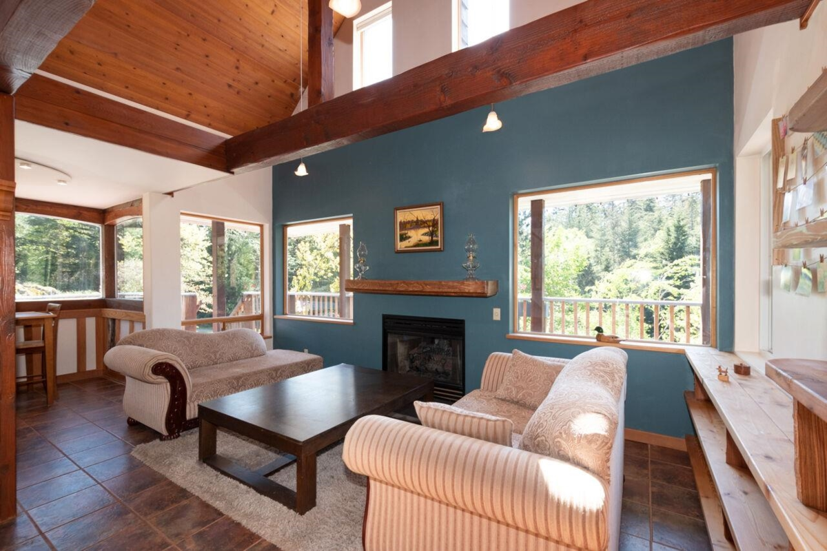 Living Room Photo of 1293 Westside Road, Bowen Island, BC