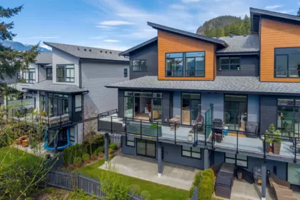 41203 Highline Place, Squamish, BC, Squamish — Half Duplex for sale