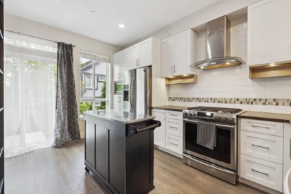 Kitchen Island Photo of 511 4688 Hawk Lane, Delta, BC