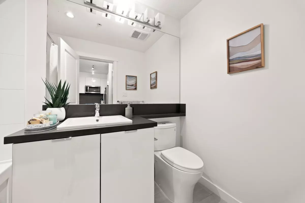 Dining Area Photo of 231 15138 34 Avenue, Surrey, BC