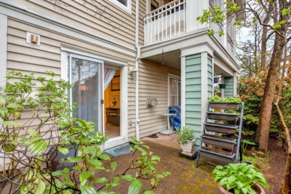 Backyard Photo of 1 123 Seventh Street, New Westminster, BC