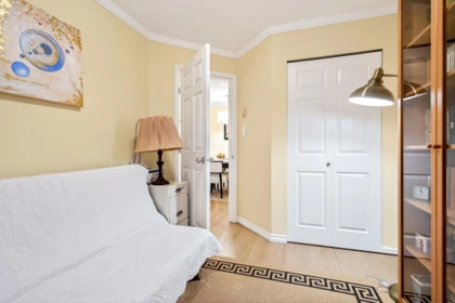 Entry Foyer Photo of 1 123 Seventh Street, New Westminster, BC