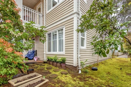Hot Tub / Spa Photo of 1 123 Seventh Street, New Westminster, BC