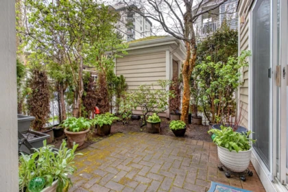 Outdoor Deck Photo of 1 123 Seventh Street, New Westminster, BC