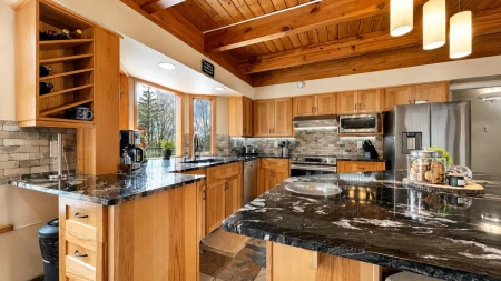 Breakfast Nook Photo of 32744 Richards Avenue, Mission, BC