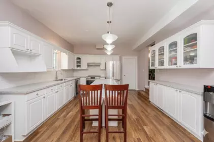 Kitchen Island Photo of 1136 Lansdowne Drive, Coquitlam, BC