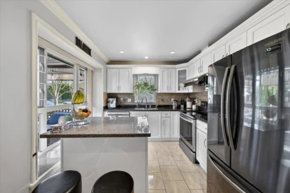 Breakfast Nook Photo of 7012 Griffiths Avenue, Burnaby, BC