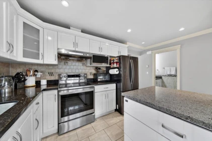 Kitchen Island Photo of 7012 Griffiths Avenue, Burnaby, BC