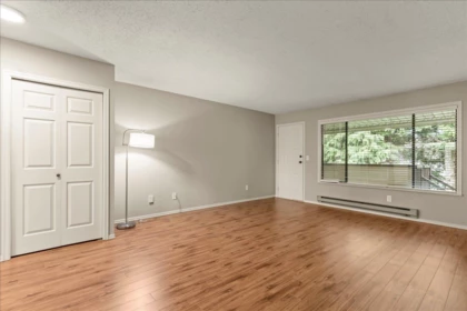 Kitchen Photo of 8 32959 George Ferguson Way, Abbotsford, BC
