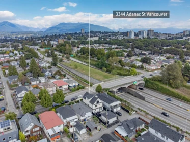 Front Yard Photo of 2 3344 Adanac Street, Vancouver, BC