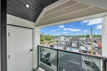 Mudroom Photo of 2 3344 Adanac Street, Vancouver, BC