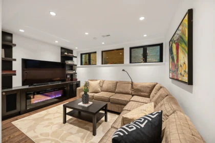 Entry Foyer Photo of 4005 Vine Street, Vancouver, BC