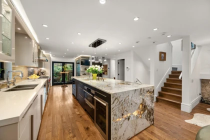 4005 Vine Street, Vancouver, BC, Vancouver — Townhouse for sale