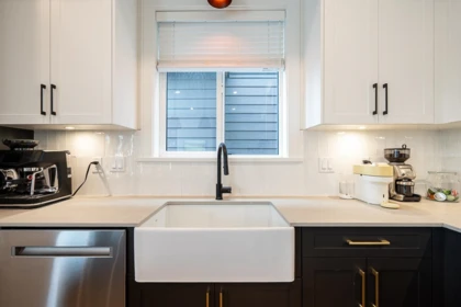 Kitchen Island Photo of 19671 76a Avenue, Langley, BC